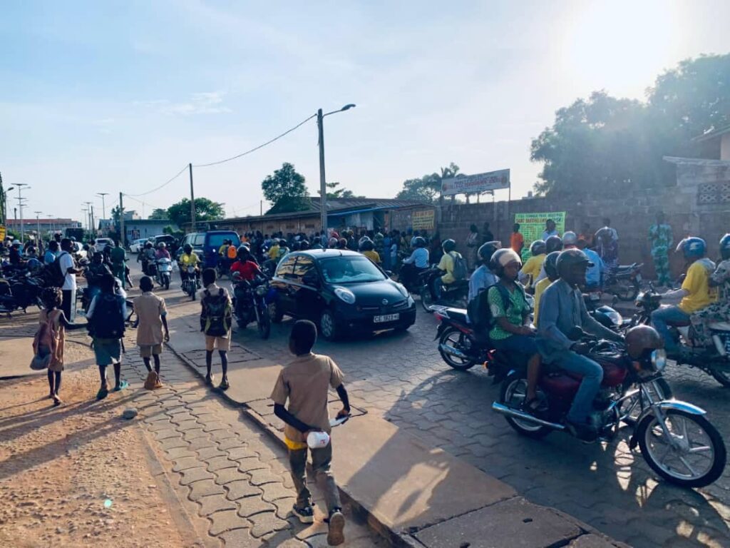 Examen du BEPC 2025 : Premiers pas dans une ambiance chargée d’émotions à Abomey-calavi