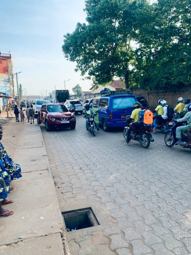 Examen du BEPC 2025 : Premiers pas dans une ambiance chargée d’émotions à Abomey-calavi